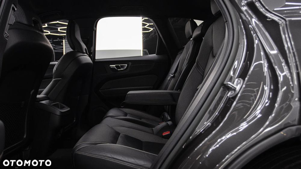 Volvo XC 60 B5 B AWD Plus Dark - 17