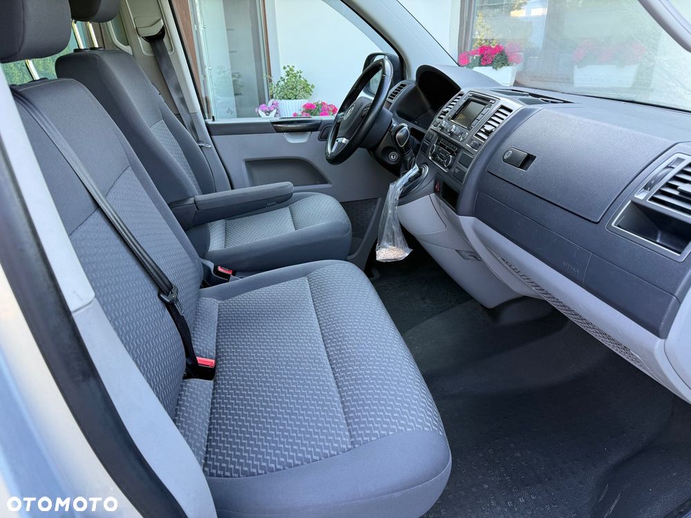 Volkswagen Caravelle - 11