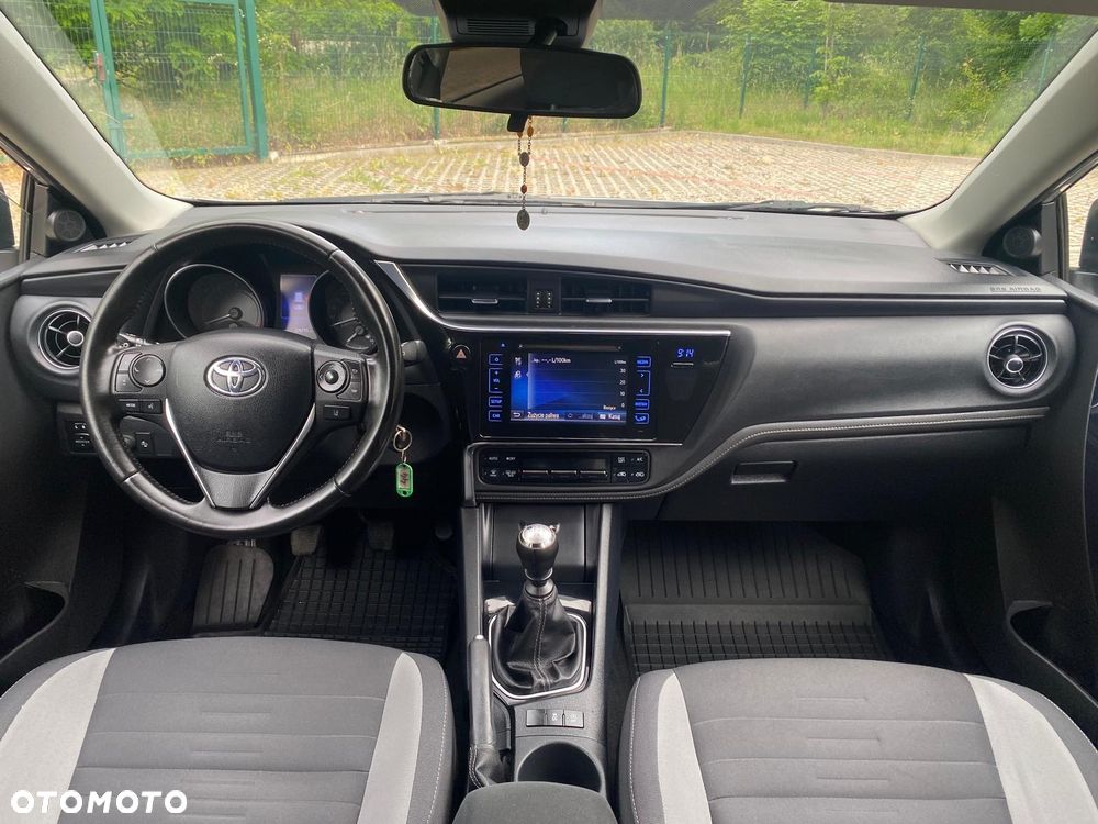 Toyota Auris - 16