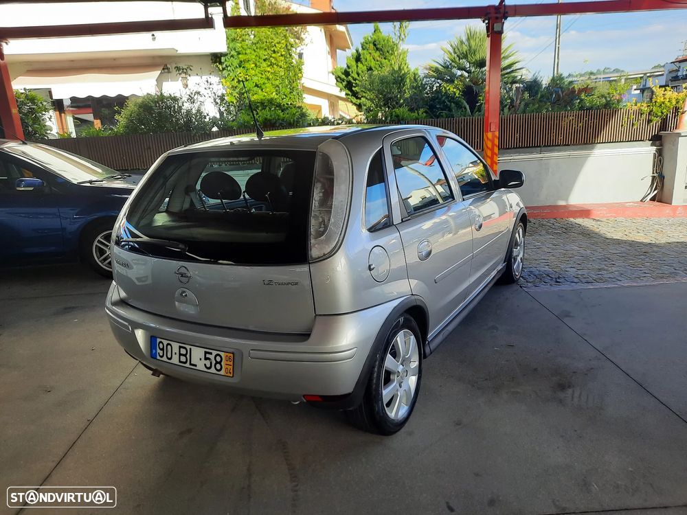 Opel Corsa 1.2 Twinport Cosmo - 3