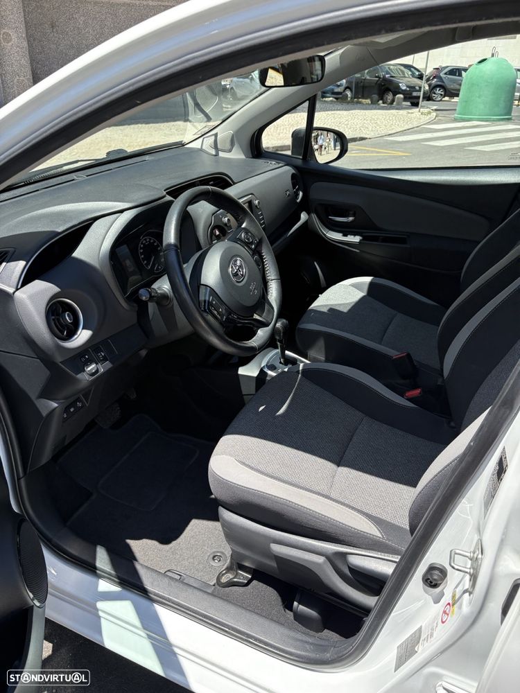 Toyota Yaris 1.5 HSD Comfort+Navi - 32