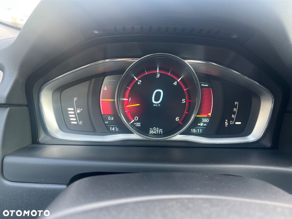 Volvo XC 70 D5 AWD Momentum - 6