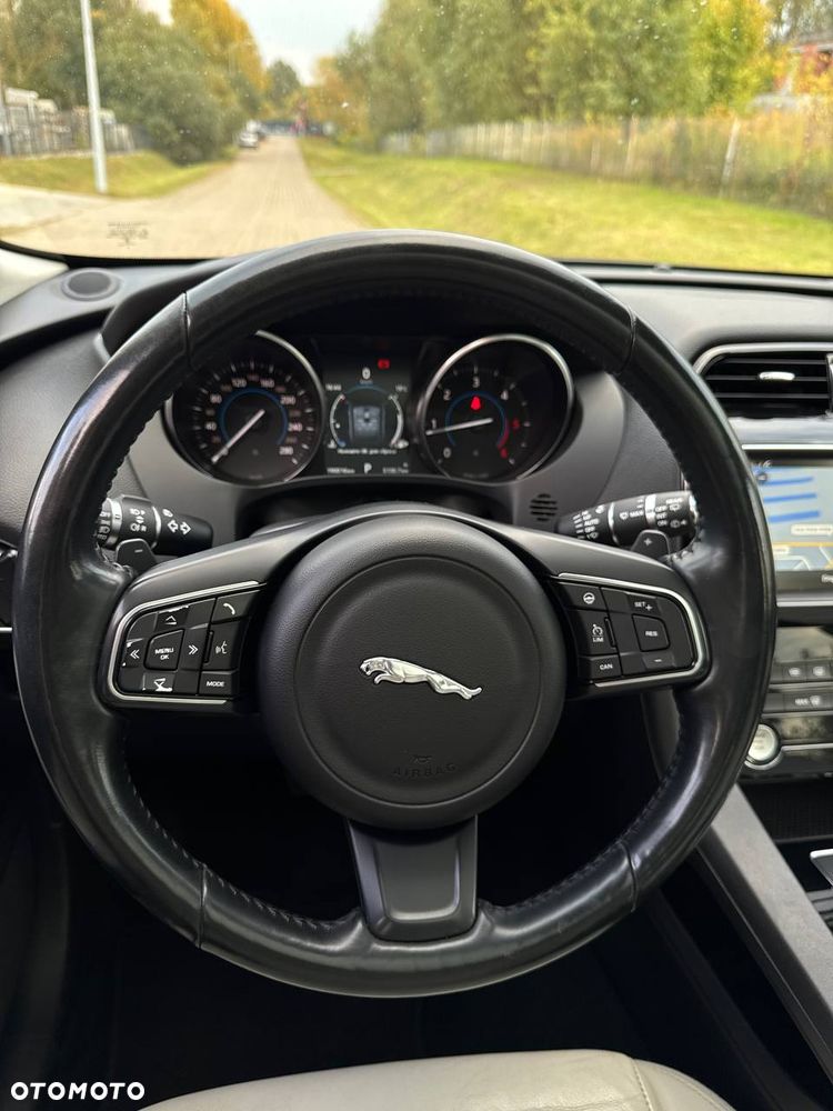 Jaguar F-Pace 2.0 i4D AWD R-Sport - 30