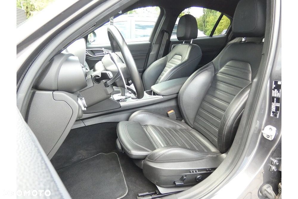 Alfa Romeo Giulia 2.0 Turbo Veloce Q4 - 18