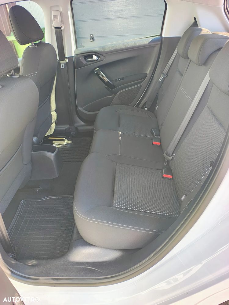 Peugeot 208 PureTech 110 Stop & Start EAT6 Allure - 10