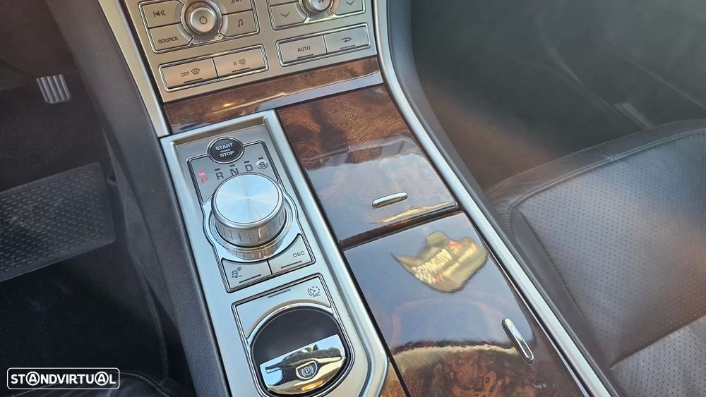 Jaguar XF 2.7 D V6 Premium Luxury - 33