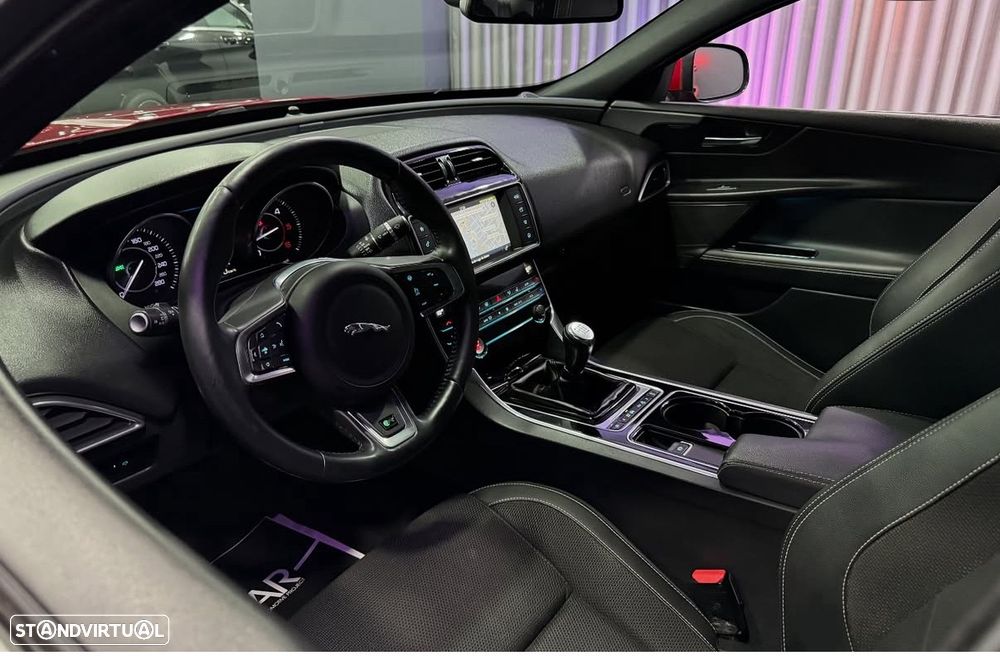 Jaguar XE 2.0 D R-Sport - 9