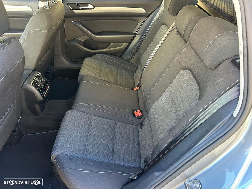VW Passat Variant 2.0 TDi Business DSG - 11