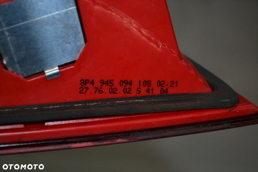 AUDI A3 8P SPORTBACK LAMPA TYŁ TYLNA PRAWA W KLAPĘ 8P4945094 - 3