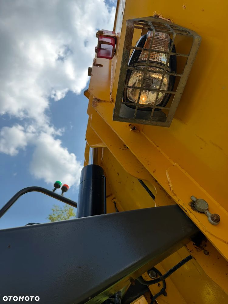 Terex Mecalac TA6s Wozidło wózek z Obrotową Kolebą. 6 ton ładowność. 4x4. Silnik Perkins. 4 cylindry. 808 mtg. 2022 rok. Kamera z wielkim Ekranem! Jazda Rewers 3prędkości. Maszyna jak Nowa z Norweskiego Gospodarstwa! Ani deka luzów i wycieków! Hydrostatic. Pełny Oryginał. Hamulce brzytwa. Serwisy w DEKRA. Maszyna Woziła lekkie ładunki. Praktycznie zerowe zużycie. Wielka Okazja. Wszystko w pełnym Oryginale. Opony Oryginał wszystkie jak Nowe. Komendy Głosowe w maszynie! - 37
