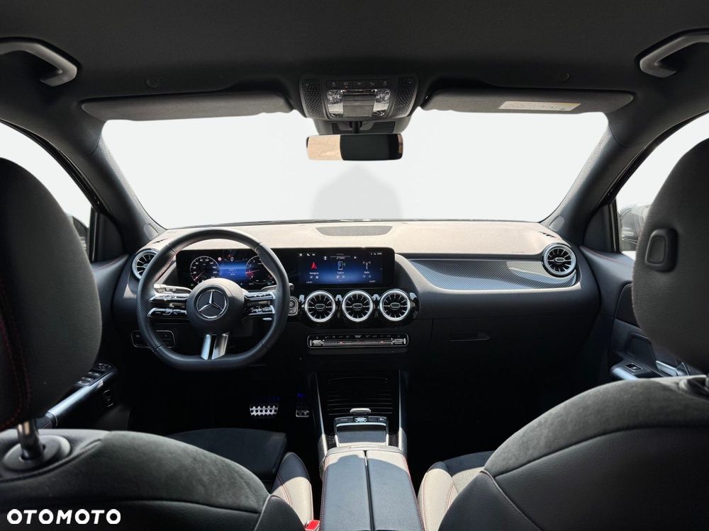 Mercedes-Benz GLA - 14