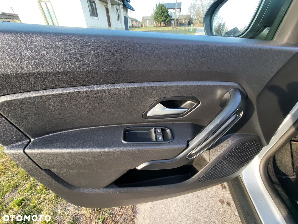 Dacia Duster 1.6 SCe Essential - 22