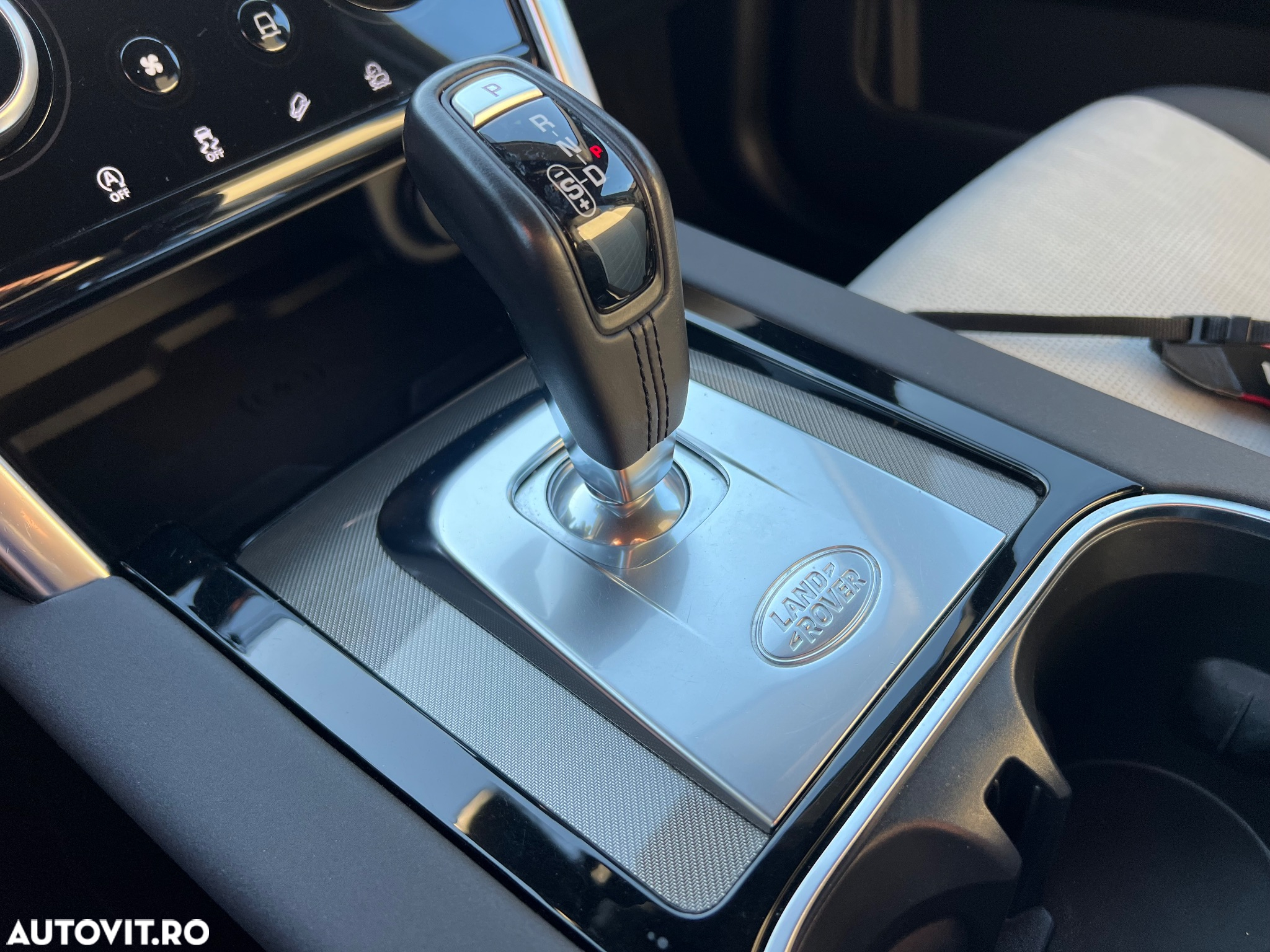 Land Rover Discovery Sport 2.0 D180 R-Dynamic MHEV SE - 29