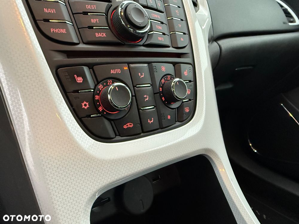 Opel Astra 1.6 Turbo Cosmo - 16