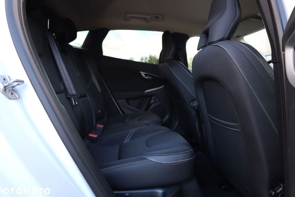 Volvo V40 T2 Drive-E Momentum - 22