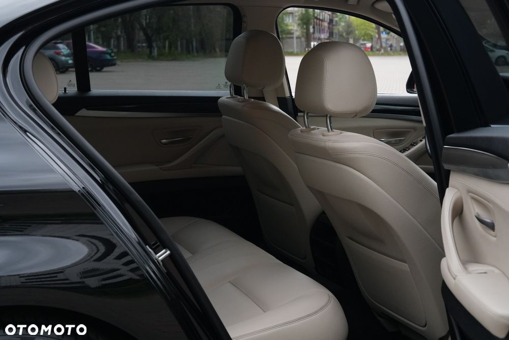 BMW Seria 5 518d - 24