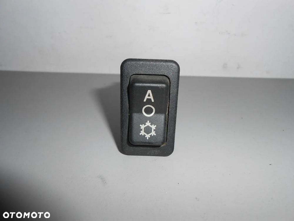 Włącznik automatycznej klimatyzacji McCormick XTX200 - 1