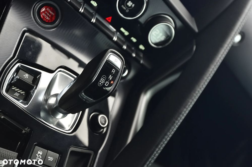 Jaguar F-Type Coupe P300 R-Dynamic - 39