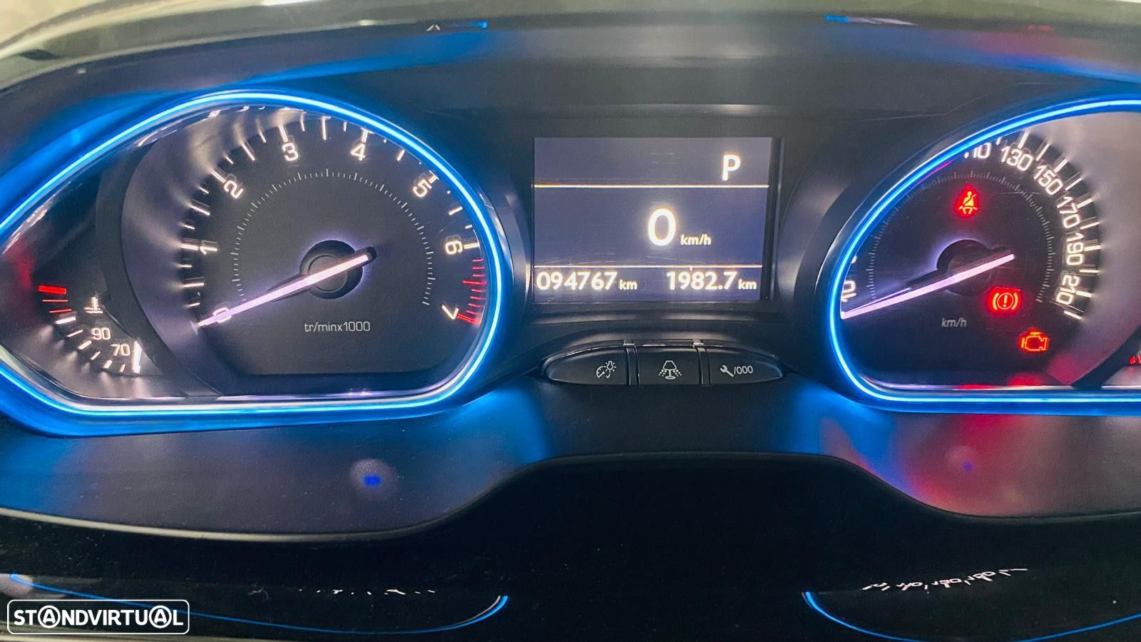 Peugeot 2008 1.2 PureTech Allure EAT6 - 8