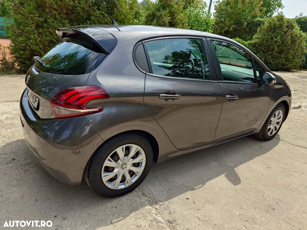 Peugeot 208 - 6