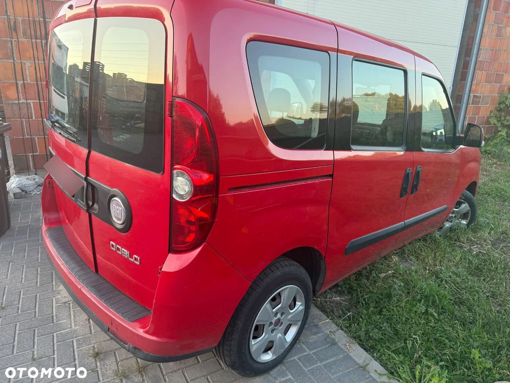 Fiat Doblo 2010 photo 2