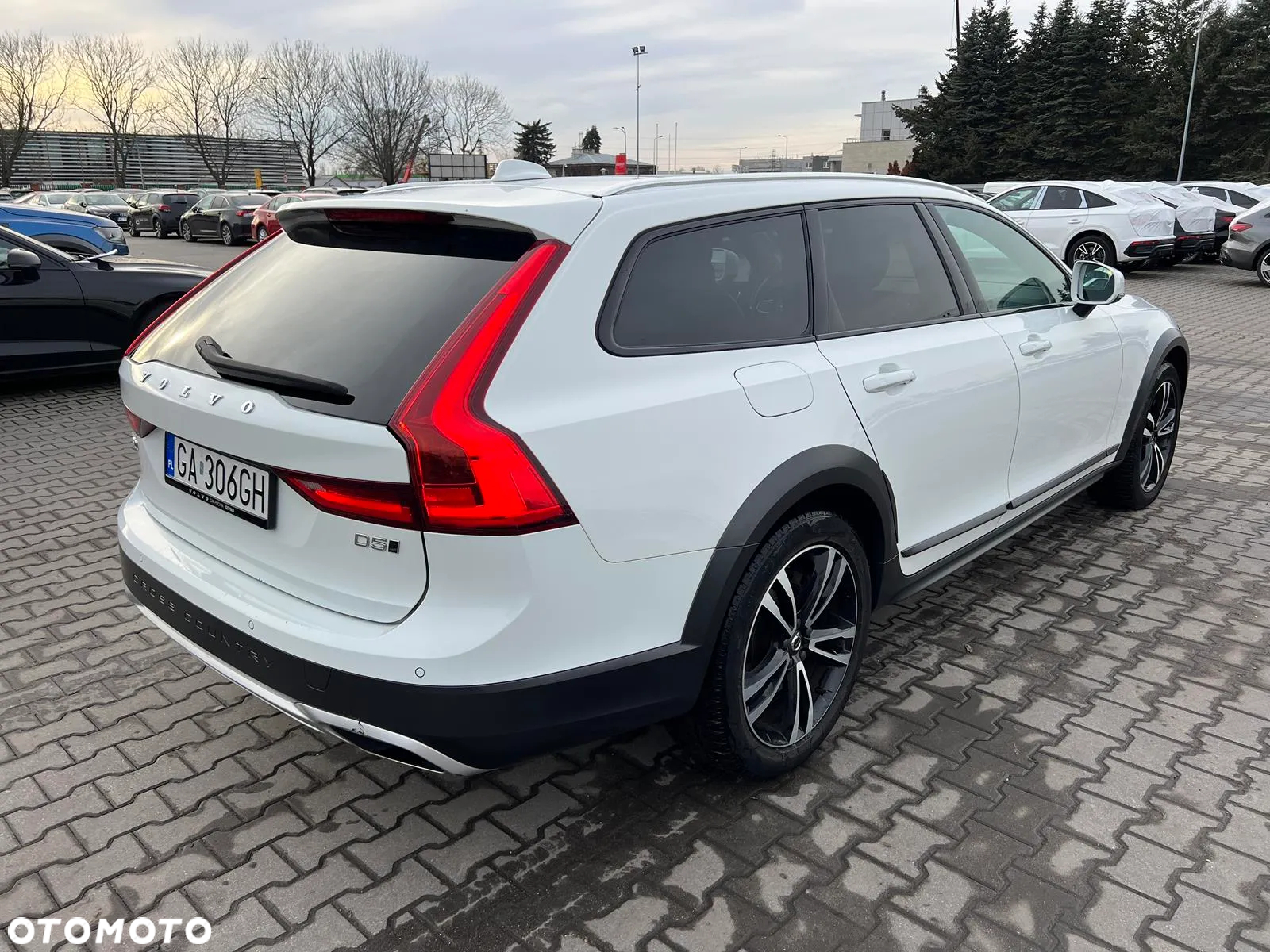 Volvo V90 Cross Country D5 AWD Pro - 5