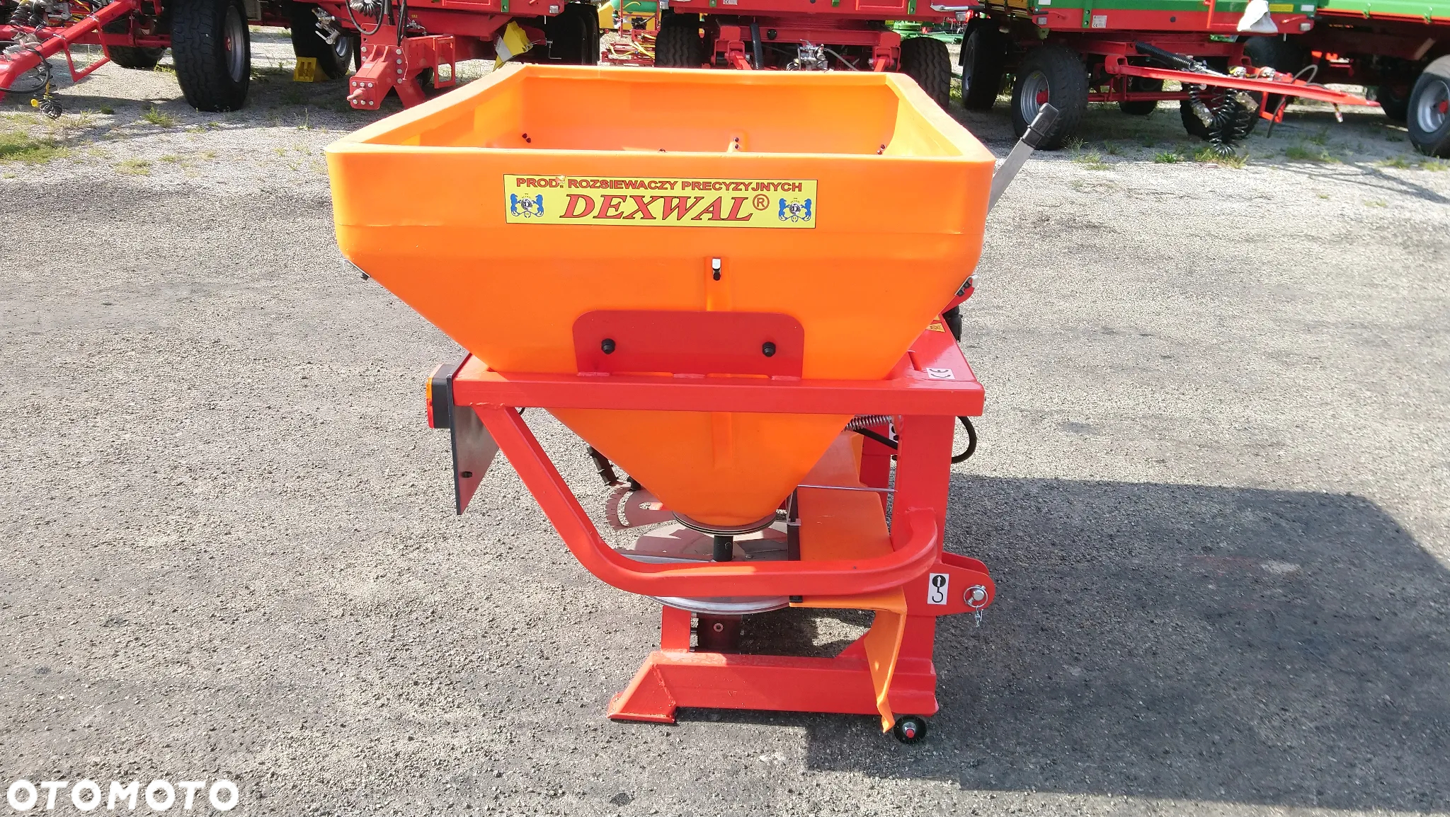 Rozsiewacz nawozów Tornado Duo 850 L dwutarczowy - 3