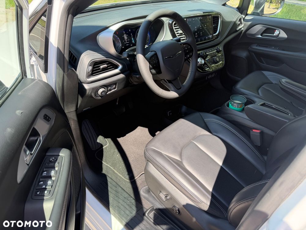 Chrysler Pacifica - 14