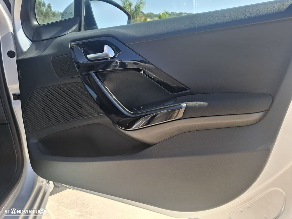 Peugeot 208 1.2 PureTech Active - 38