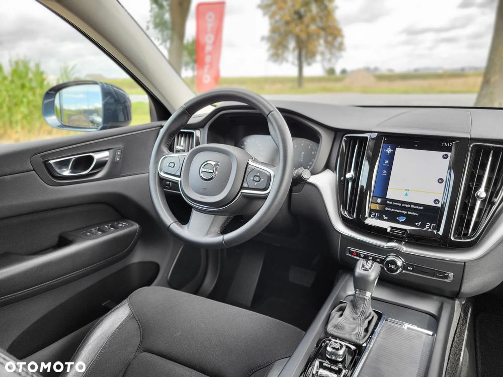 Volvo XC 60 T4 Momentum Pro - 11