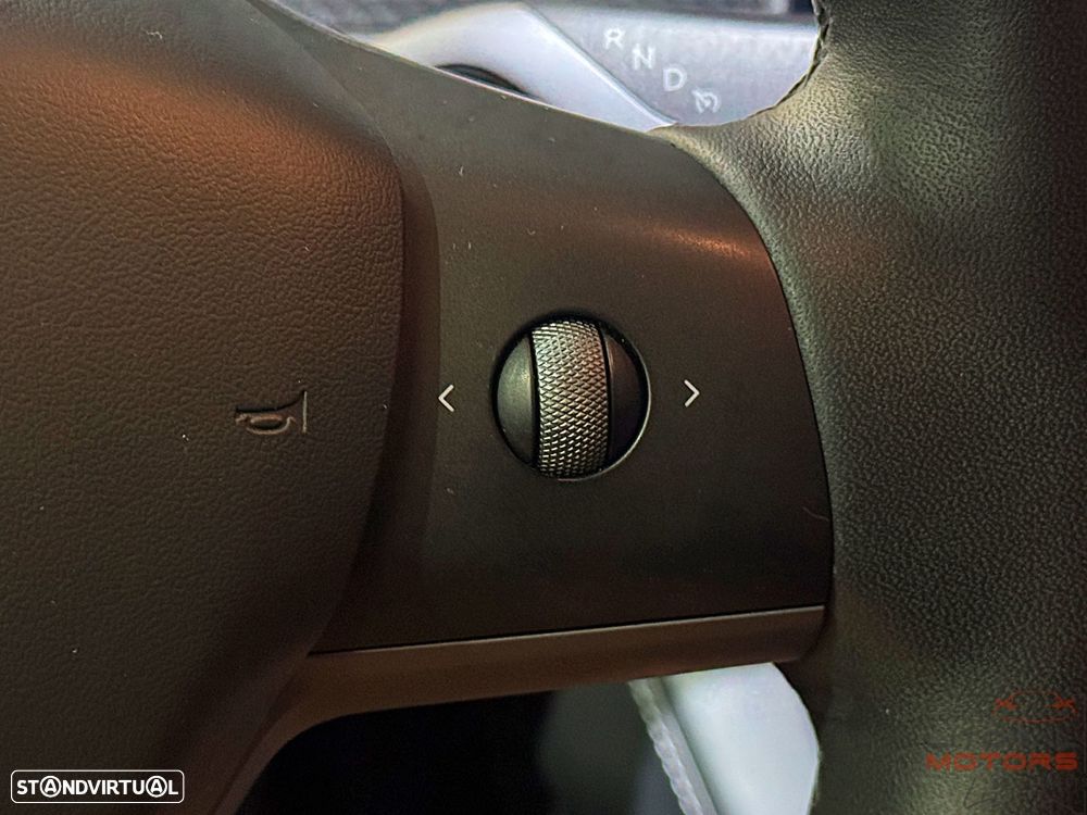 Tesla Model Y Long Range Dual Motor AWD - 26