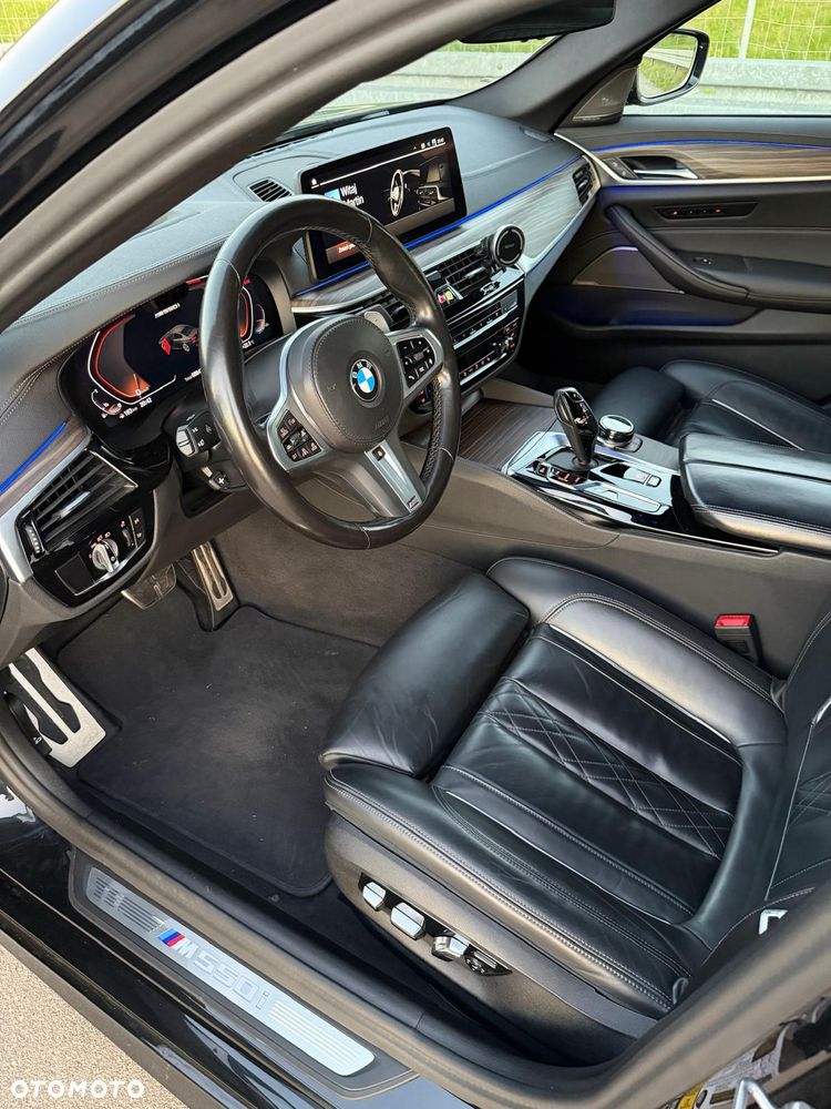 BMW Seria 5 M550i xDrive - 6