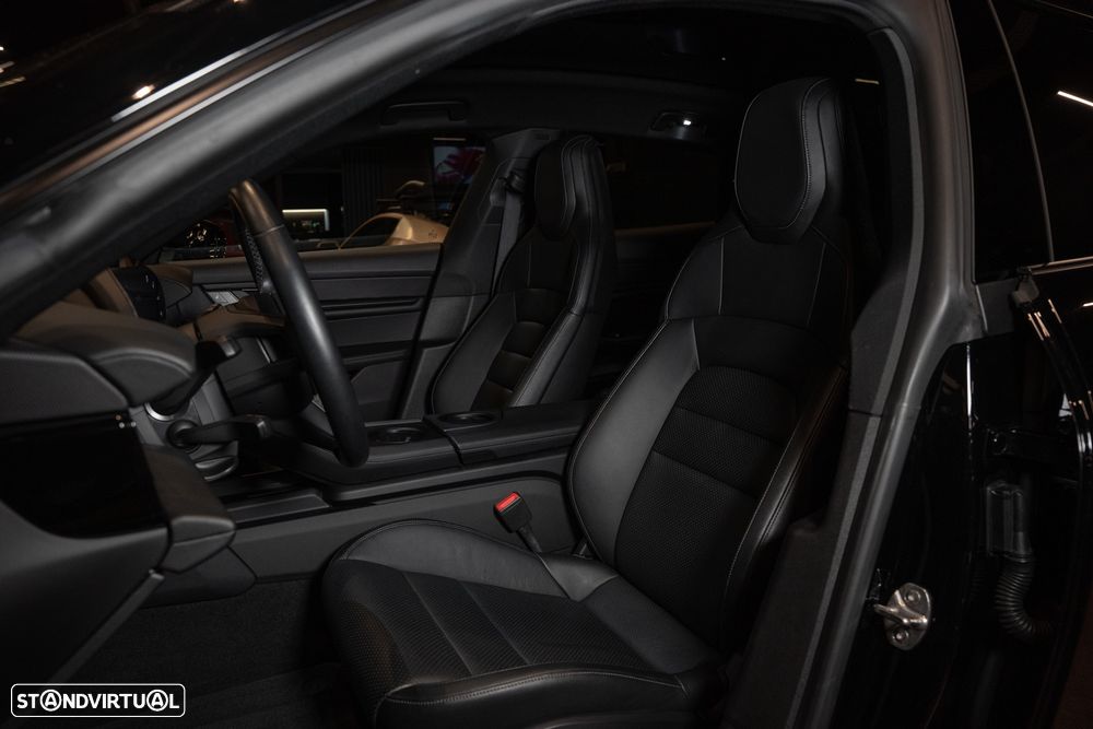 Porsche Taycan Cross Turismo 4 - 11