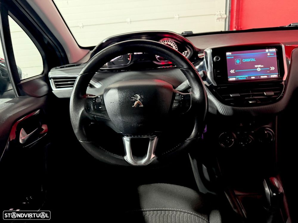 Peugeot 208 1.2 PureTech Style - 23