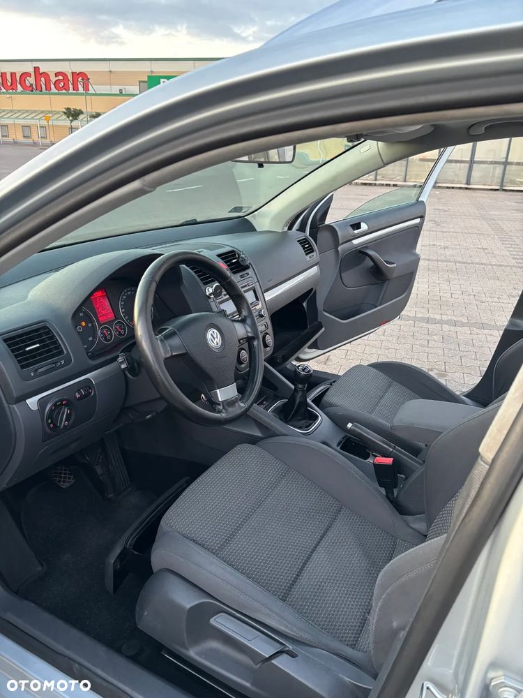 Volkswagen Golf V 1.9 TDI DPF BlueMot Comfortline - 28