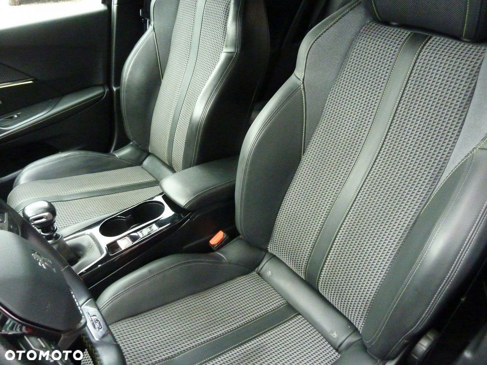 Peugeot 2008 - 11