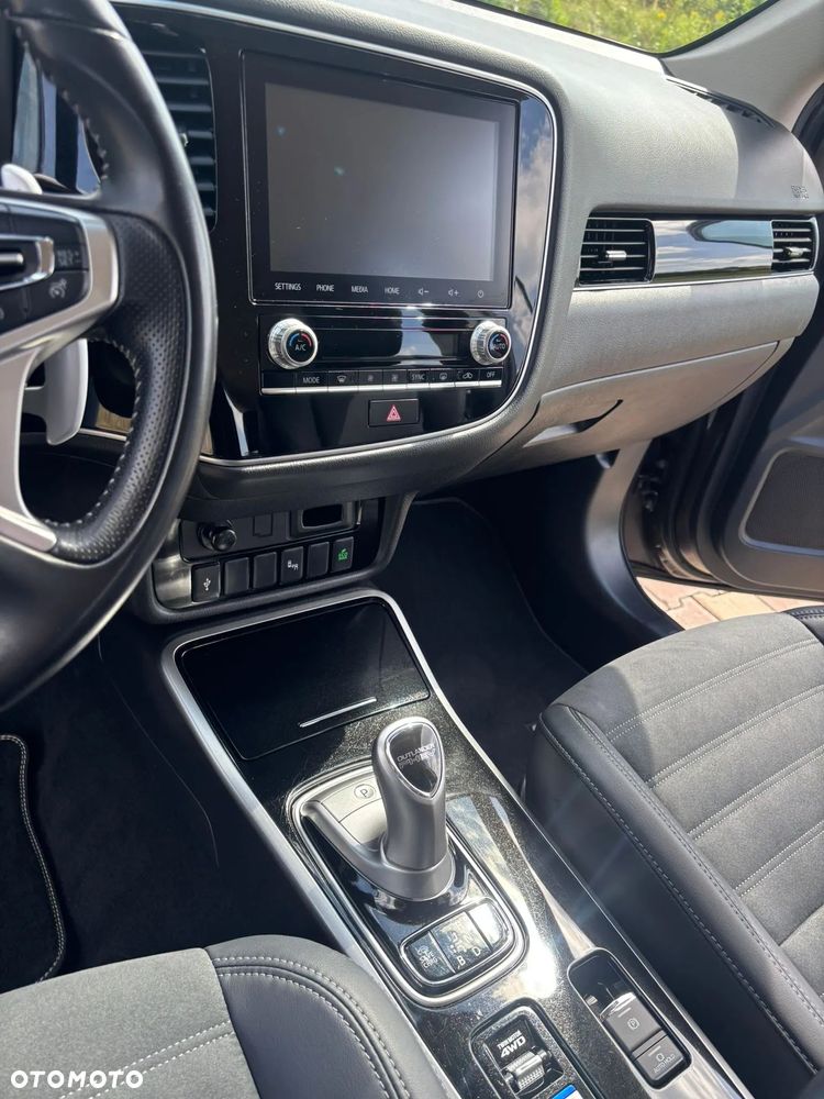 Mitsubishi Outlander Intense + - 9