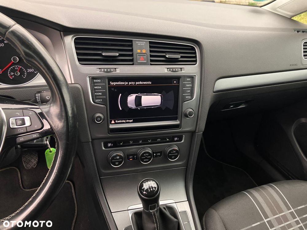 Volkswagen Golf 2.0 TDI BlueMotion Technology Lounge - 19