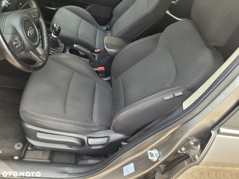 Kia Carens 1.6 GDI ISG Vision - 10