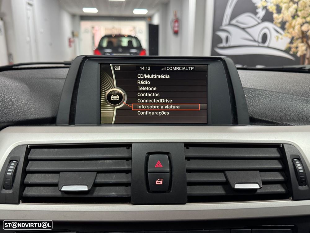 BMW 318 d Line Sport - 32