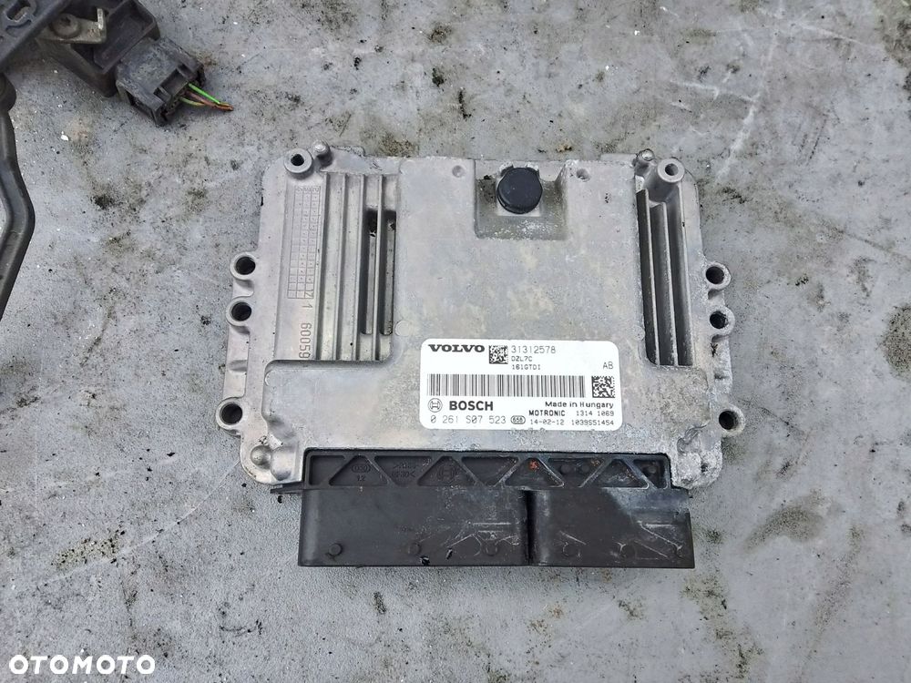komputer silnika volvo v40 ii 1.6 t 0261s07523 - 1