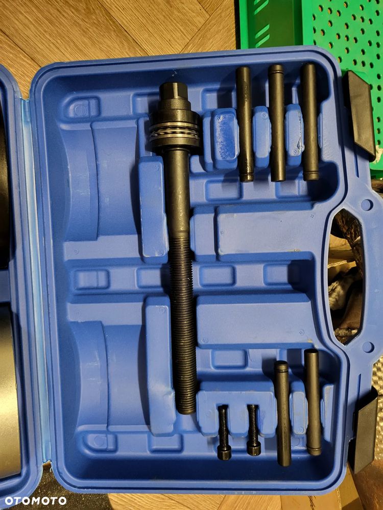 Przyrząd do wymiany Ściągacz  PIASTY KOŁA VW T5 i Touareg z obręczami 85 mm  wynajem - 2