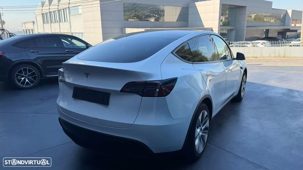 Tesla Model Y 2024 photo 3