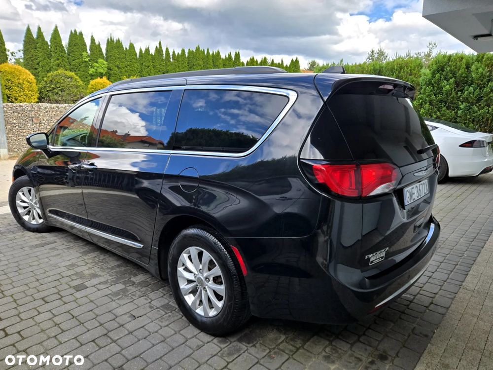 Chrysler Pacifica - 5