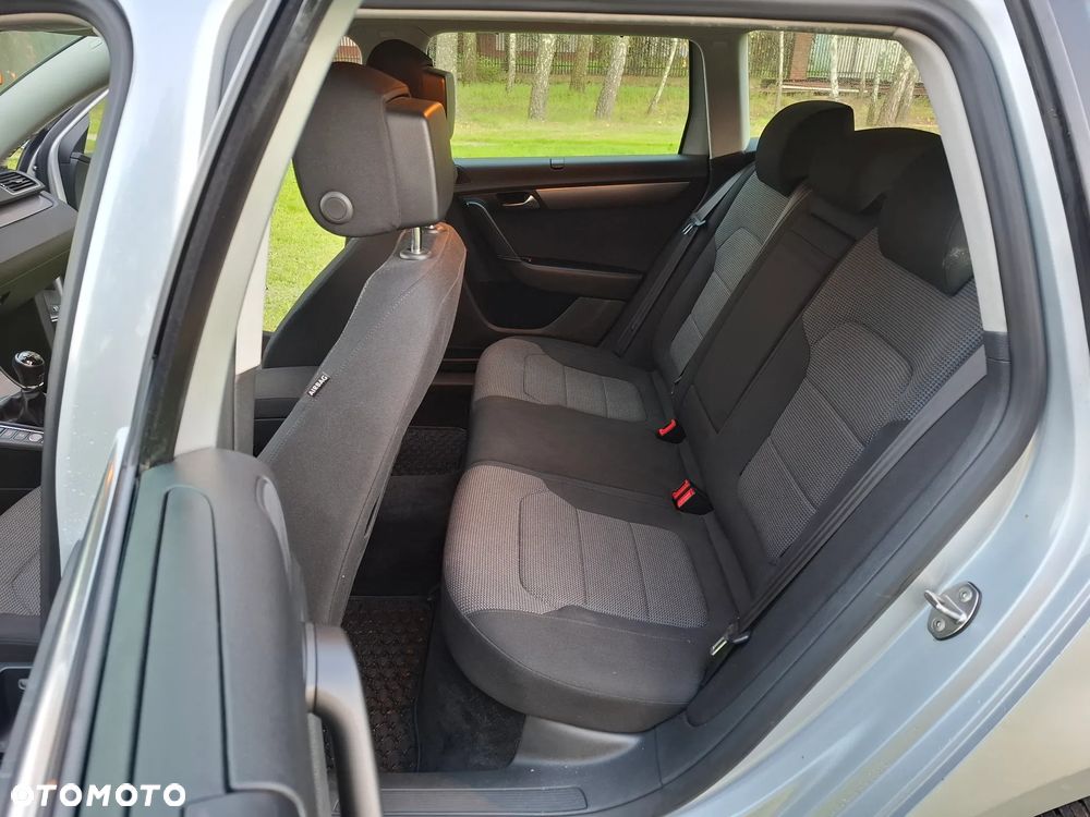 Volkswagen Passat 2.0 TDI Comfortline - 8