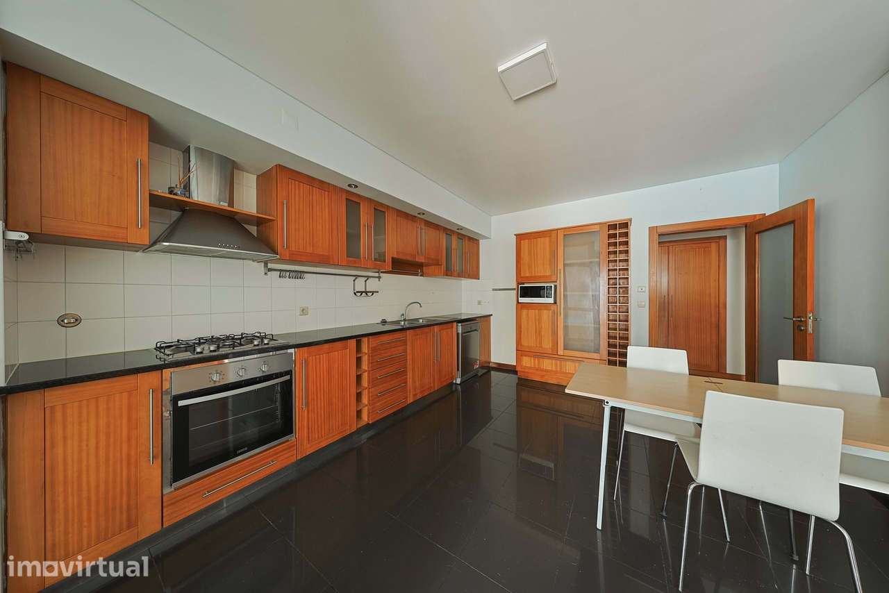 Apartamento T3 - Centralidade e Conforto em Ponta Delgada! - Grande imagem: 5/25