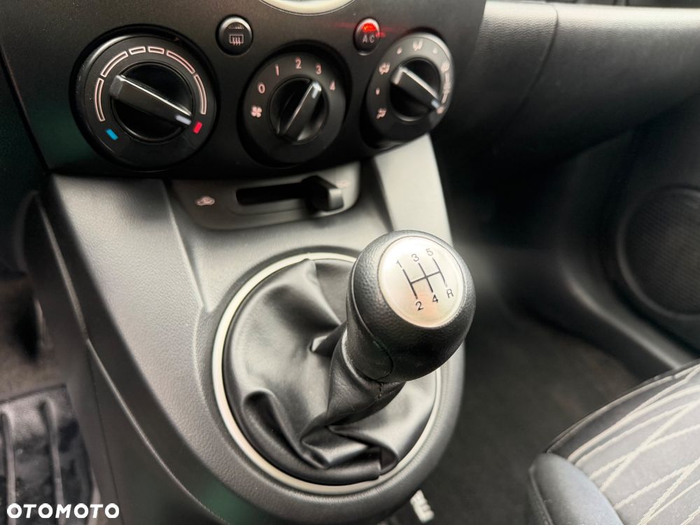 Mazda 2 - 15