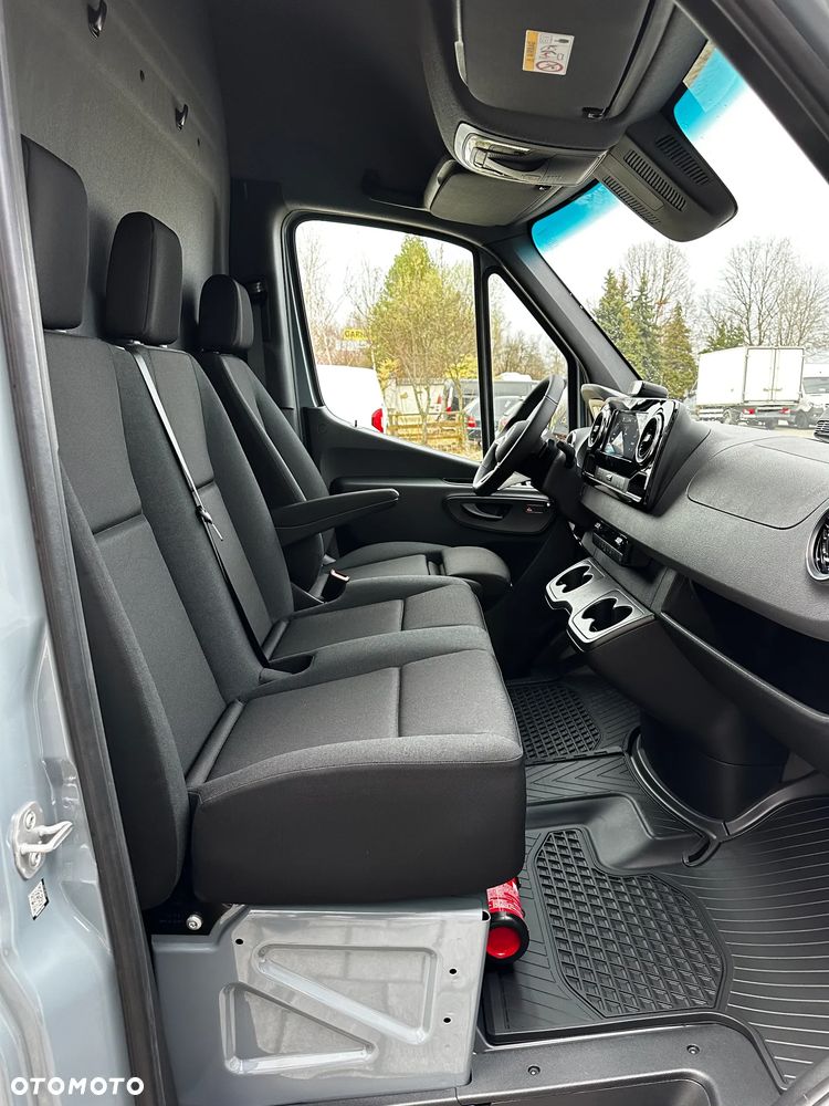 Mercedes-Benz Sprinter - 24