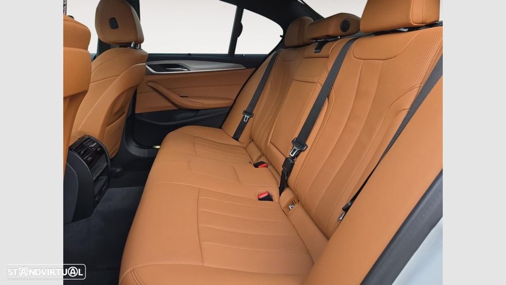 BMW 530 e Pack M - 14