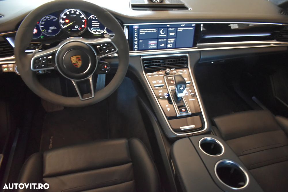 Porsche Panamera 4 E-Hybrid - 16